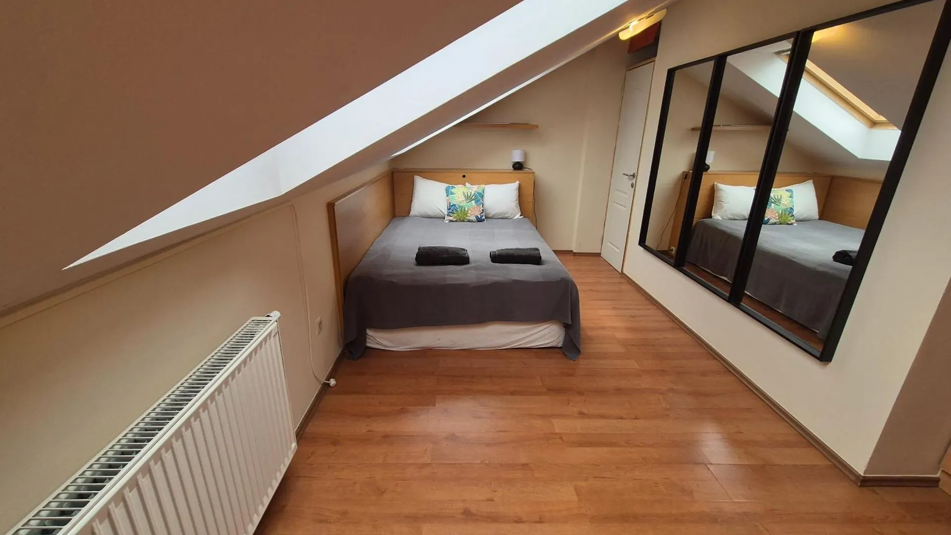 Central Apartment At Nagymezo Street location